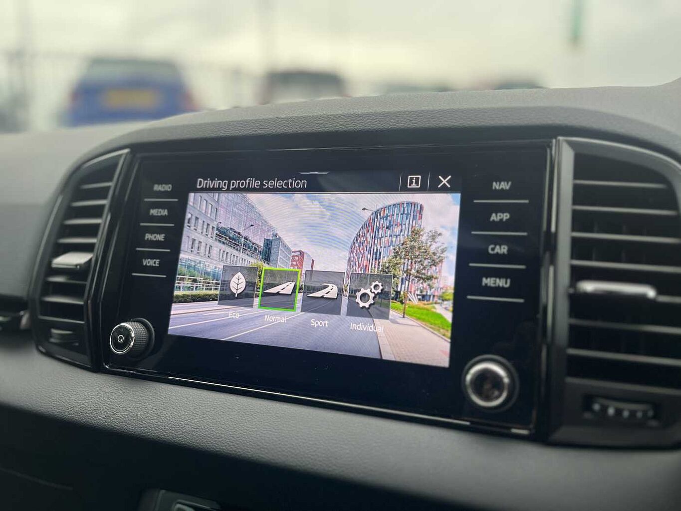 SKODA Karoq SUV 1.5 TSI (150ps) SportLine ACT